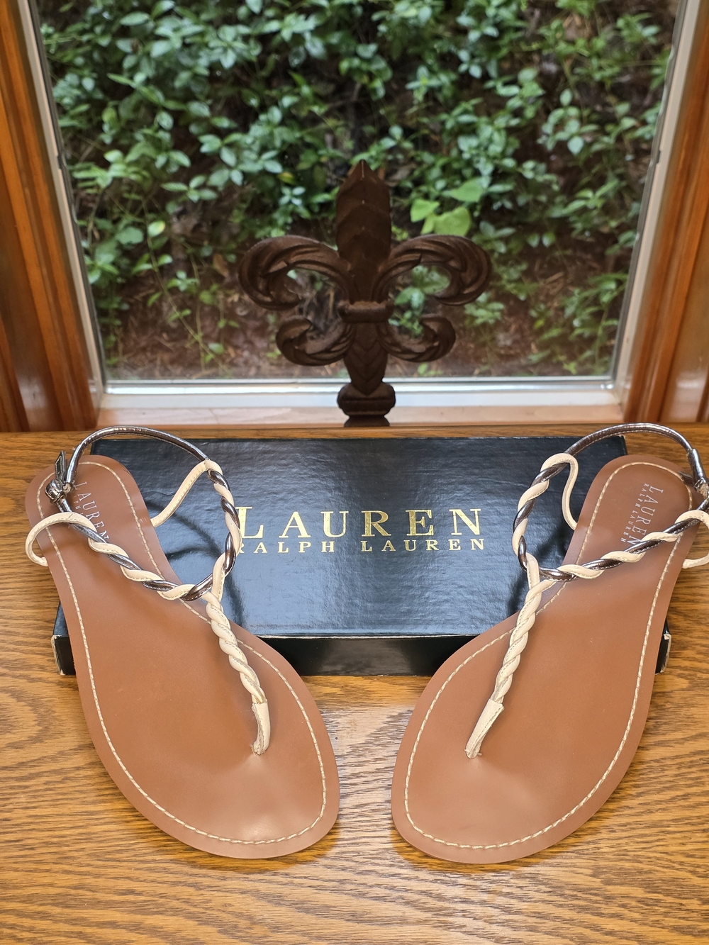 Lauren Ralph Lauren "Alondra" White/Silver Braided T-Strap Leather Sandal Sz 9